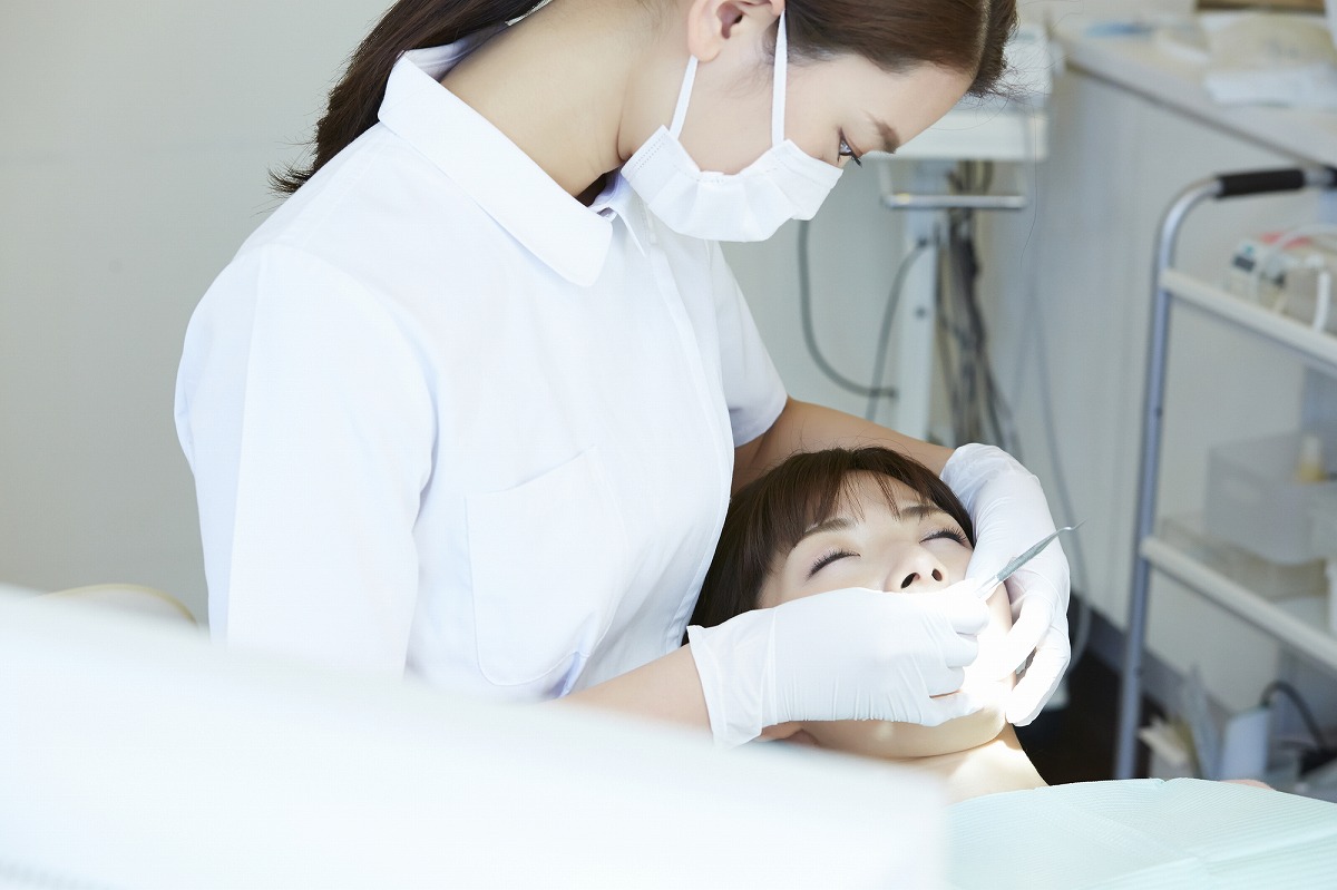 歯科医院で定期的なメインテナンスを受ける